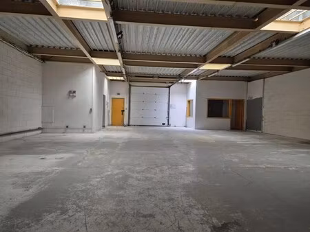 location entrepôt croissy beaubourg 77183 300m²