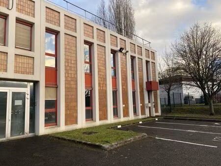 location entrepôt eragny 95610 298m²