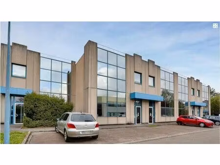location local d'activités 218 m² à 437 m²