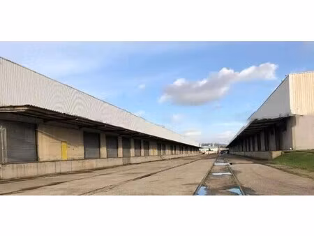 location entrepôt 1 129 m²