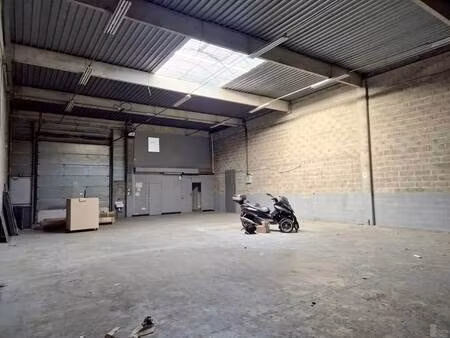 location entrepôt 392 m²