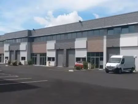 location entrepôt 232 m²