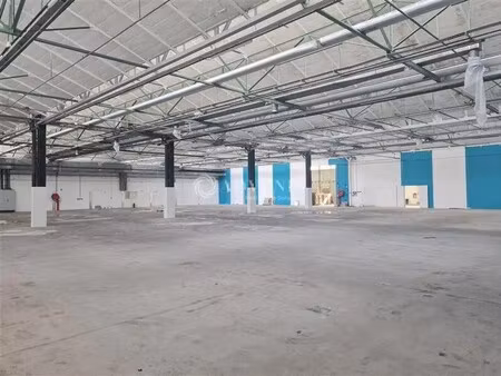 location local d'activités 1 828 m² à 4 488 m²