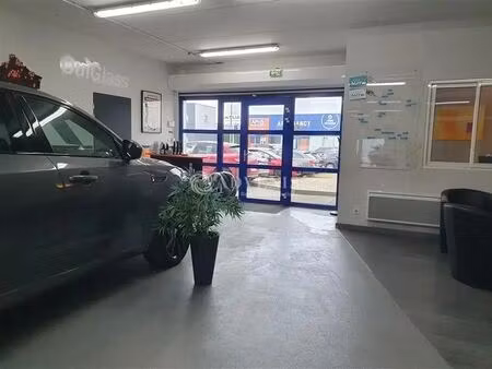 location local d'activités 363 m²