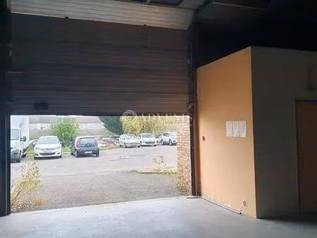 location local d'activités 142 m²