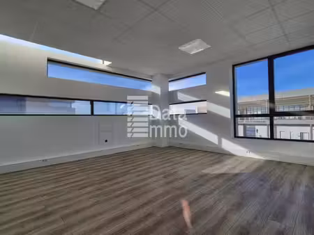 location local d’activités collégien 77090 451m²