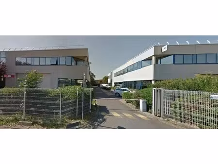 location local d'activités 693 m² à 1 395 m²