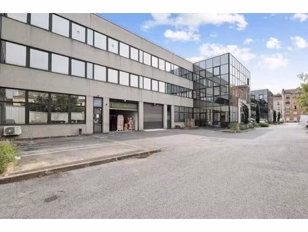 location entrepôt 137 m² à 2 205 m²