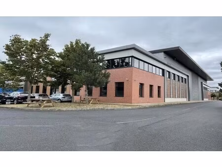 location entrepôt 680 m²