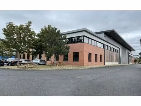 location entrepôt villeneuve la garenne 92390 680m²