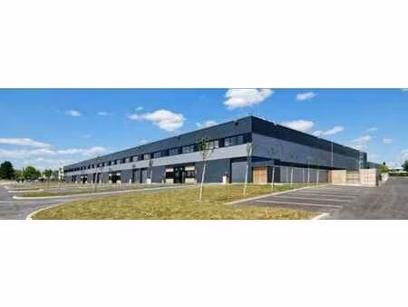 location local d'activités 317 m²
