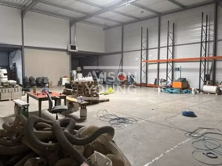 location local d'activités 530 m²