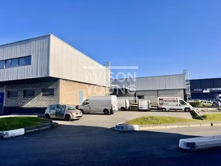 location local d'activités 641 m²