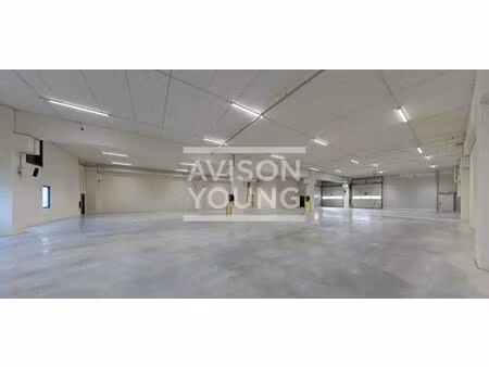 location local d'activités 2 369 m²