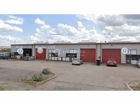 location local d'activités 194 m²