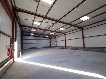 location local d'activités 550 m²