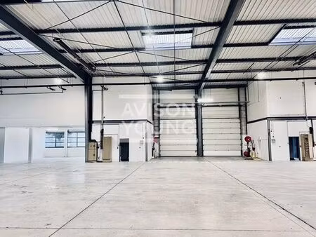 location local d'activités 738 m²