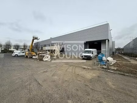 location local d'activités 1 673 m²