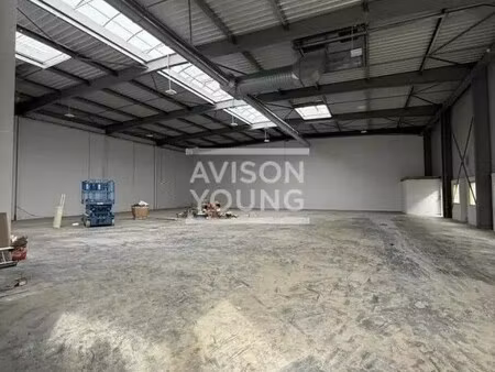 location local d'activités 760 m²