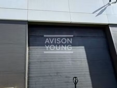 location local d'activités 198 m²