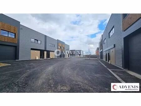 location local d'activités 218 m² à 8 570 m²