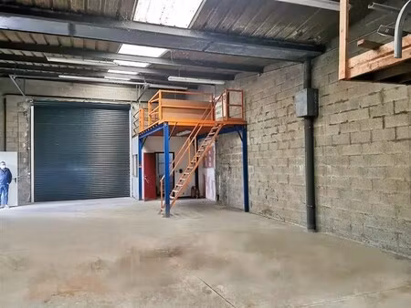 location local d'activités 144 m²