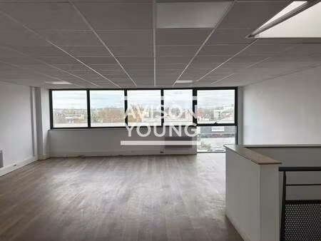location local d'activités 231 m²