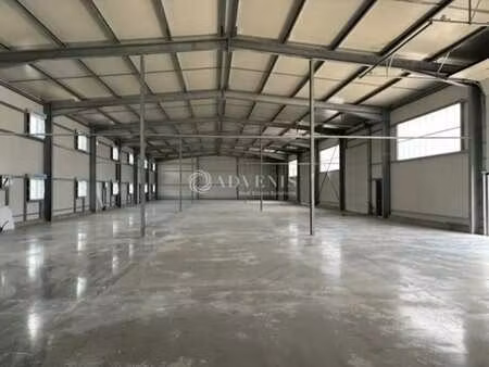 location local d'activités 315 m²