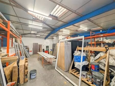 location local d'activités 240 m²