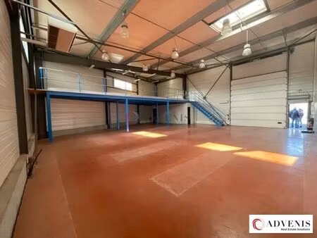 location local d'activités 300 m²