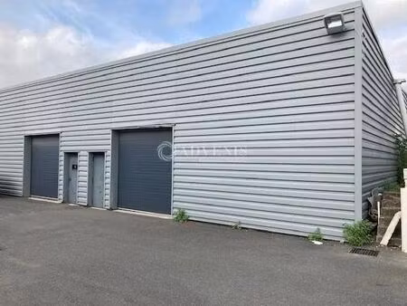 location entrepôt 77 m² à 643 m²