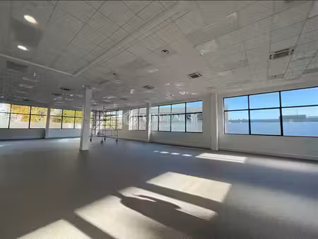 location local d’activités 692m² à 1484m²