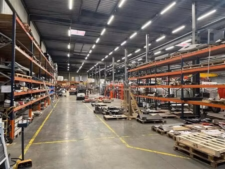location local d'activités 2 500 m²