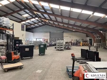 location local d'activités 885 m²