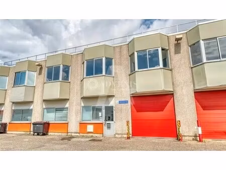 location local d'activités 369 m² à 796 m²