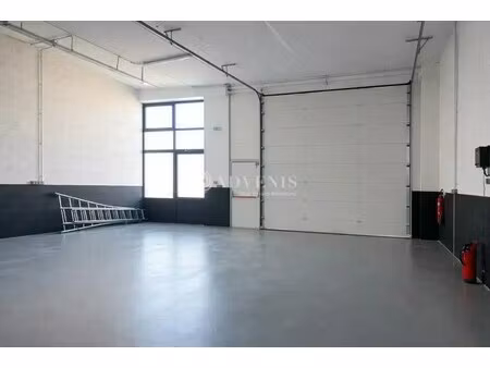 location local d'activités 390 m²