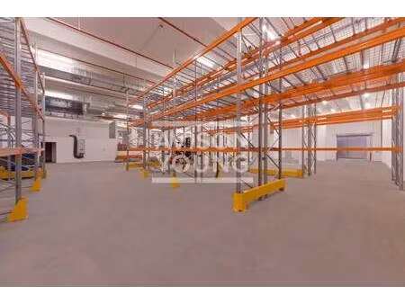 location local d'activités 1 886 m²