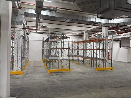 location local d'activités 234 m²