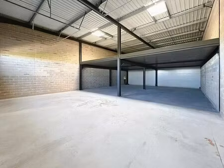 location local d'activités 372 m²