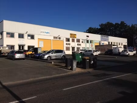 location local d'activités 145 m²