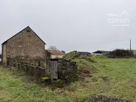 bâtisse en pierre à rénovée sur 15000 m² de terrain