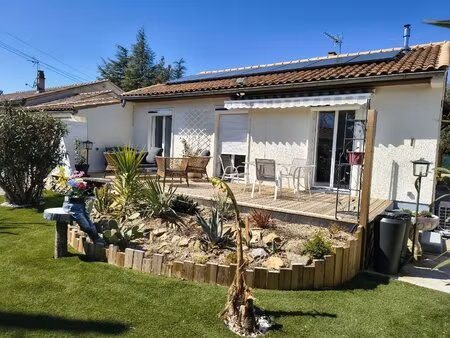 maison avec jardin arbore