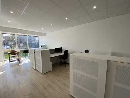 location local professionnel 56m²