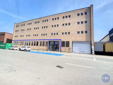 strategisch gelegen kantoor ca. 670m² in havengebied!