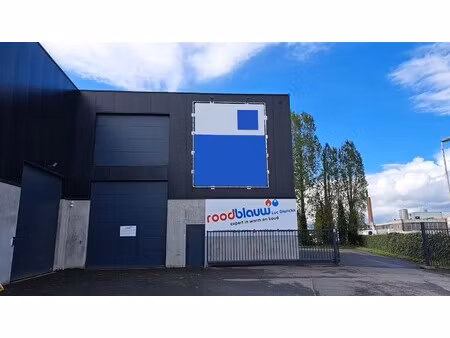 kwalitatieve magazijnen + parkeerplaatsen