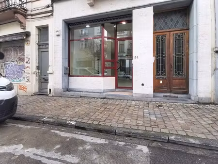 commercieel gelijkvloers op een steenworp van flageyplein