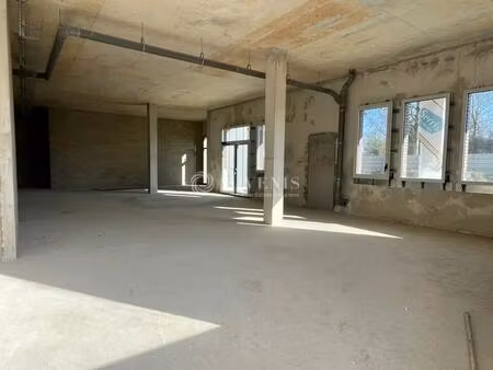location commerce 128 m² à 776 m²
