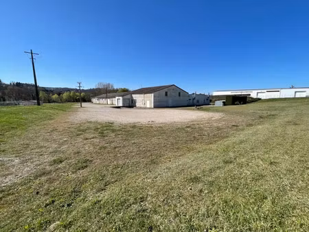 vente local commercial 3000m2 hauterives 26390 - 890000 € - surface privée