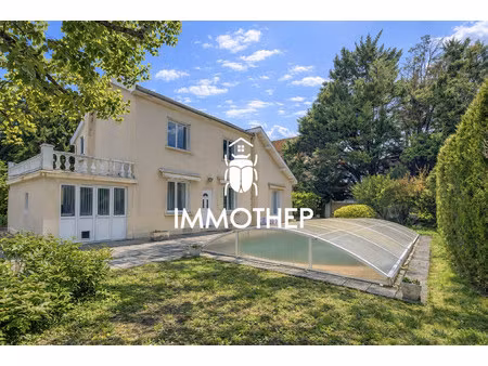 propriété familiale 135 m² sur terrain 1461 m² avec piscine