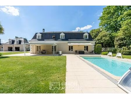 élégante demeure familiale avec piscine et jardin paysager